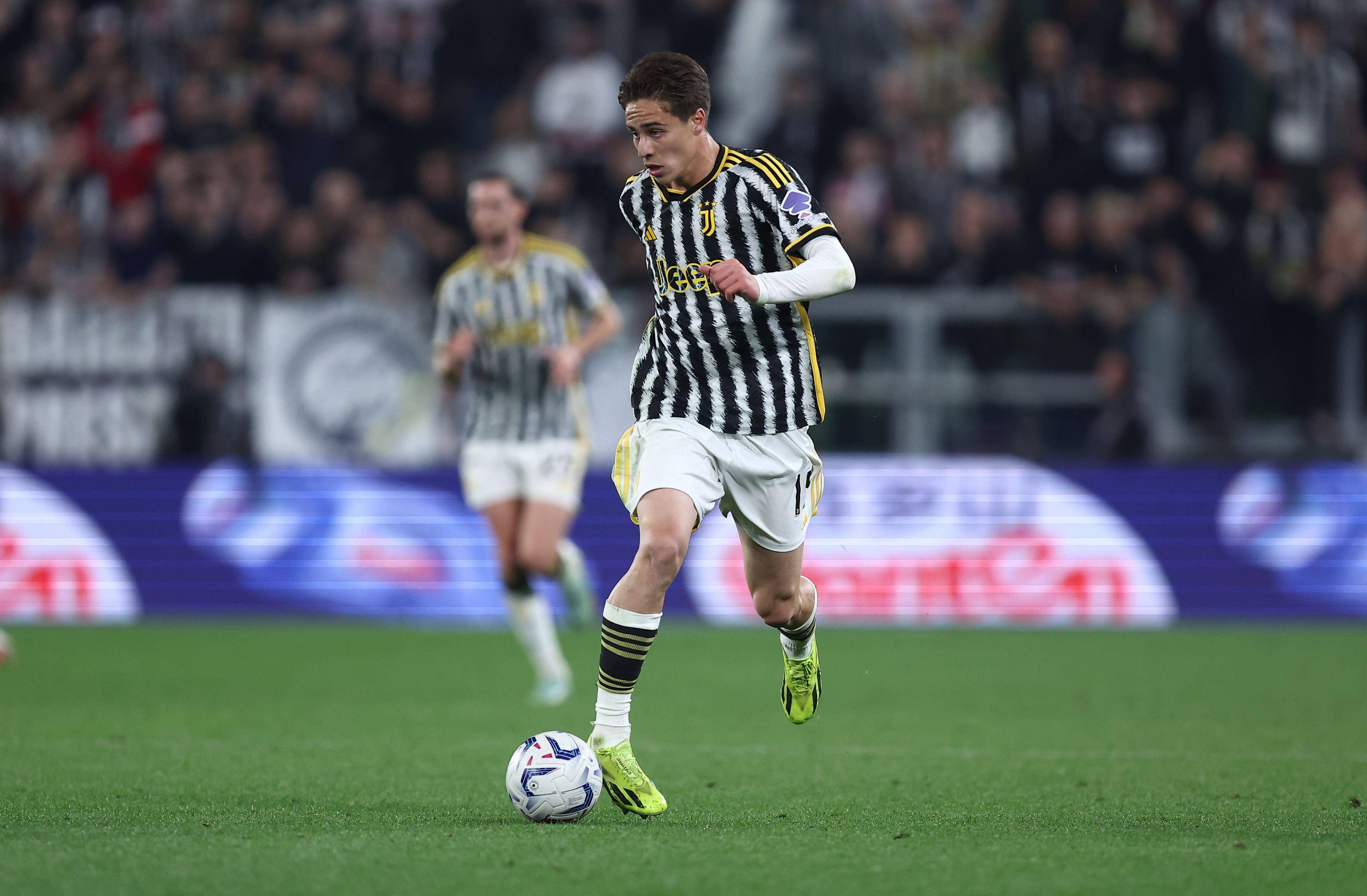 爱游戏体育-关于足总杯国际比赛日走向成谜；罗马扳平良机；底气十足；训练强度明显提升的信息